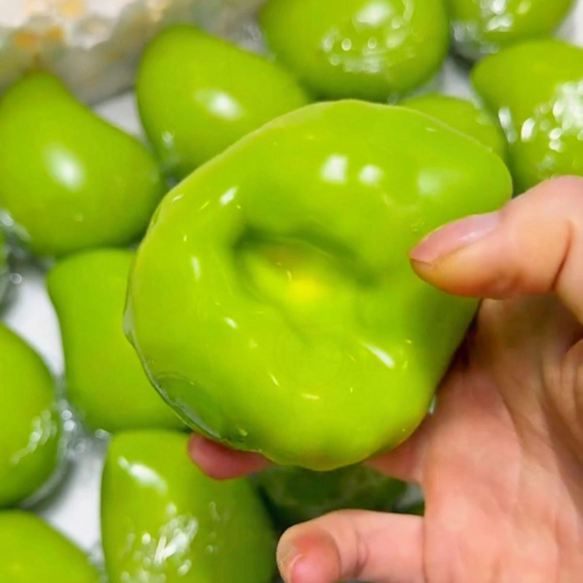 Color-changing mango squishy ball