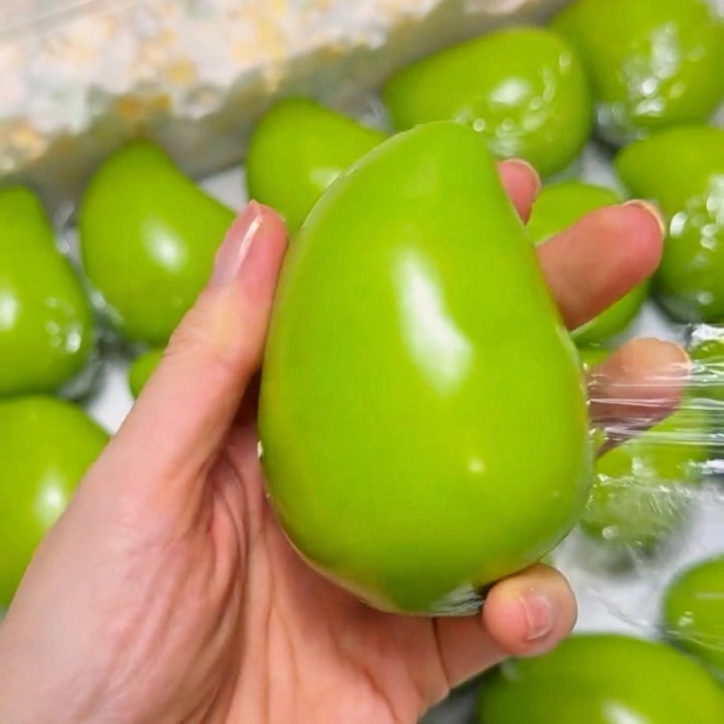 Color-changing mango squishy ball