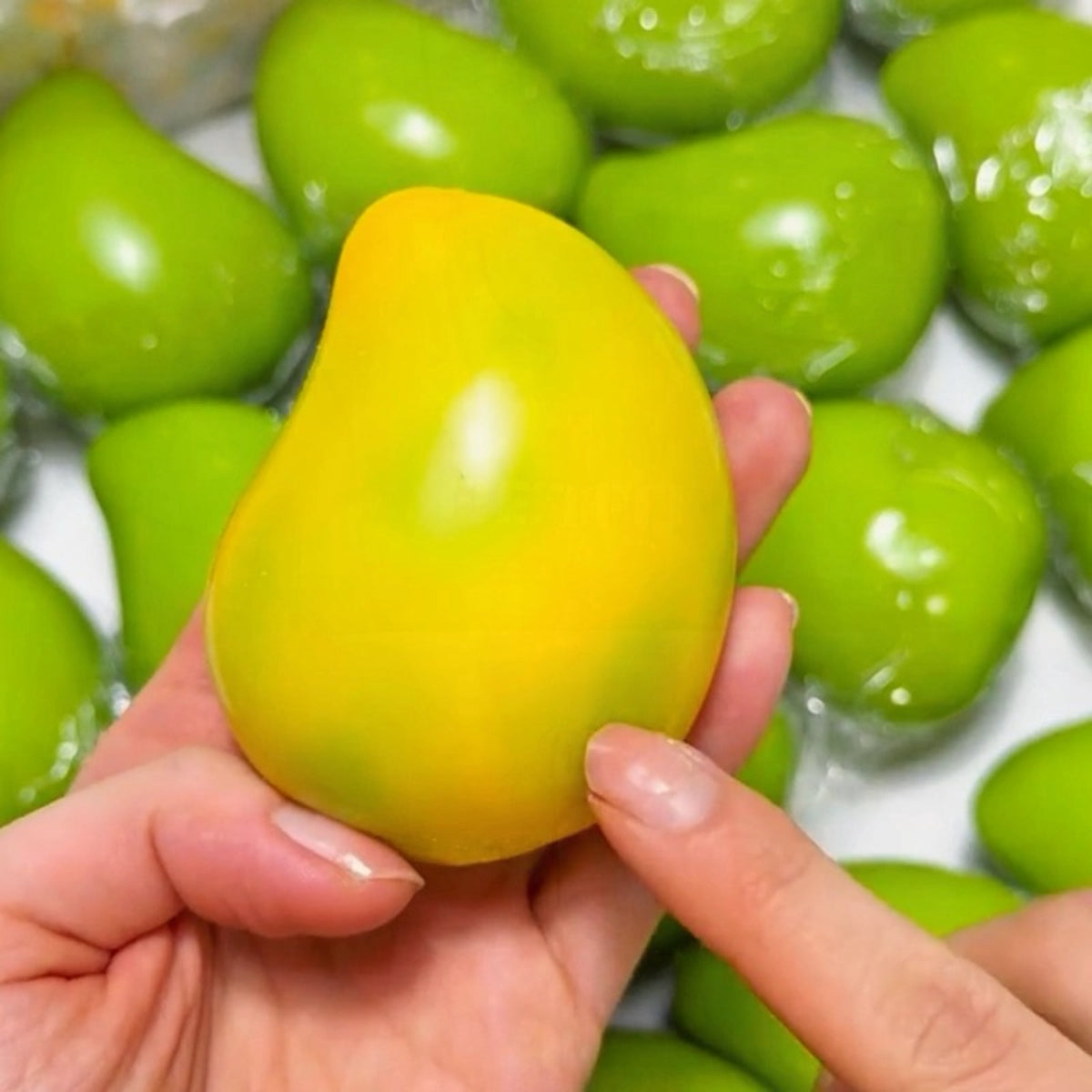 Color-changing mango squishy ball